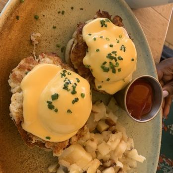 Driftwood Kitchen - Crab cake Benedict - Seafood Near Me - Laguna Beach, California Driftwood Kitchen - Crab cake Benedict - Seafood Near Me - Laguna Beach, California