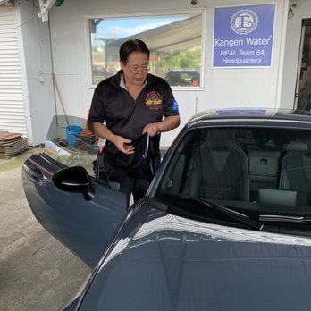 Hawaii Glass Tinting - Owner Alan checking Tint - Home Window Tinting Near Me - Honolulu, Hawaii Hawaii Glass Tinting - Owner Alan checking Tint - Home Window Tinting Near Me - Honolulu, Hawaii