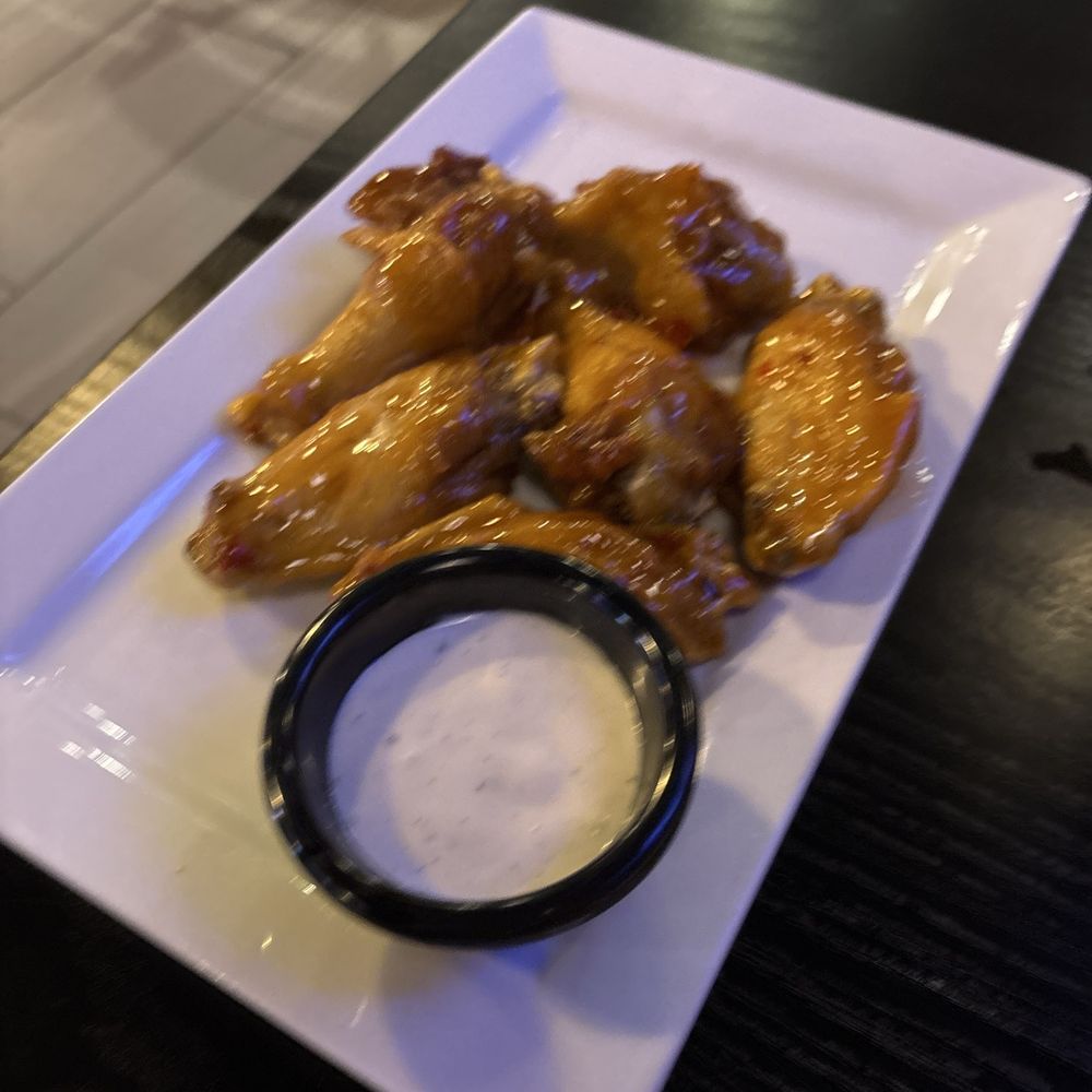 2 Javelinas Draft House - Six Wings - Bars Near Me - Pecos, Texas