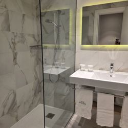 Hotel Tres Reyes - Bathroom