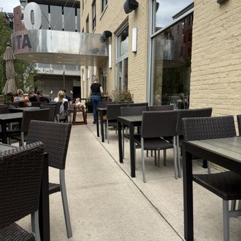 Bistro Bella Vita - Outdoor patio area - Italian Near Me - Grand Rapids, Michigan