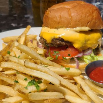 Viewpoint Brewing - Backyard Burger - Breweries Near Me - Del Mar, California