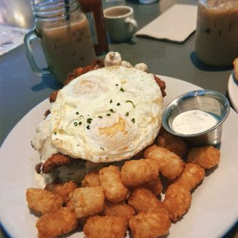 Wilma & Frieda's - chicken, gravy, & biscuit - Comfort Food Near Me - Palm Springs, California