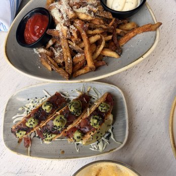 Moku Kitchen - Cocktail Bars Near Me - Honolulu, Hawaii
