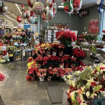 Stop & Shop - And even more flower displays... - Grocery Near Me - Bayonne, New Jersey Stop & Shop - And even more flower displays... - Grocery Near Me - Bayonne, New Jersey