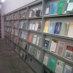 Biblioteca Di Tella - Biblioteca Di Tella, Figueroa Alcorta y Sáenz Valiente.