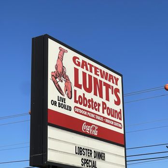 Gateway Lunt’s Lobster Pound - Outside Road Sign. - Seafood Near Me - Trenton, Maine