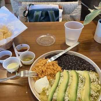 Mi Ranchito - Green enchiladas with chips and salsa - Mexican Near Me - Austin, Texas