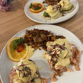 Honey's Bistro - Top:  Califonia Benedict Bottom:  Salmon Benedict - Breakfast & Brunch Near Me - Encinitas, California