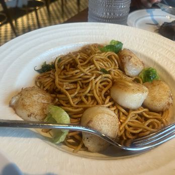 Star Leaf - Truffle Wok Seared Noodles with scallops - Asian Fusion Near Me - Pasadena, California