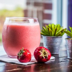 Sunrise Superfood Cafe - Classic Strawberry Smoothie