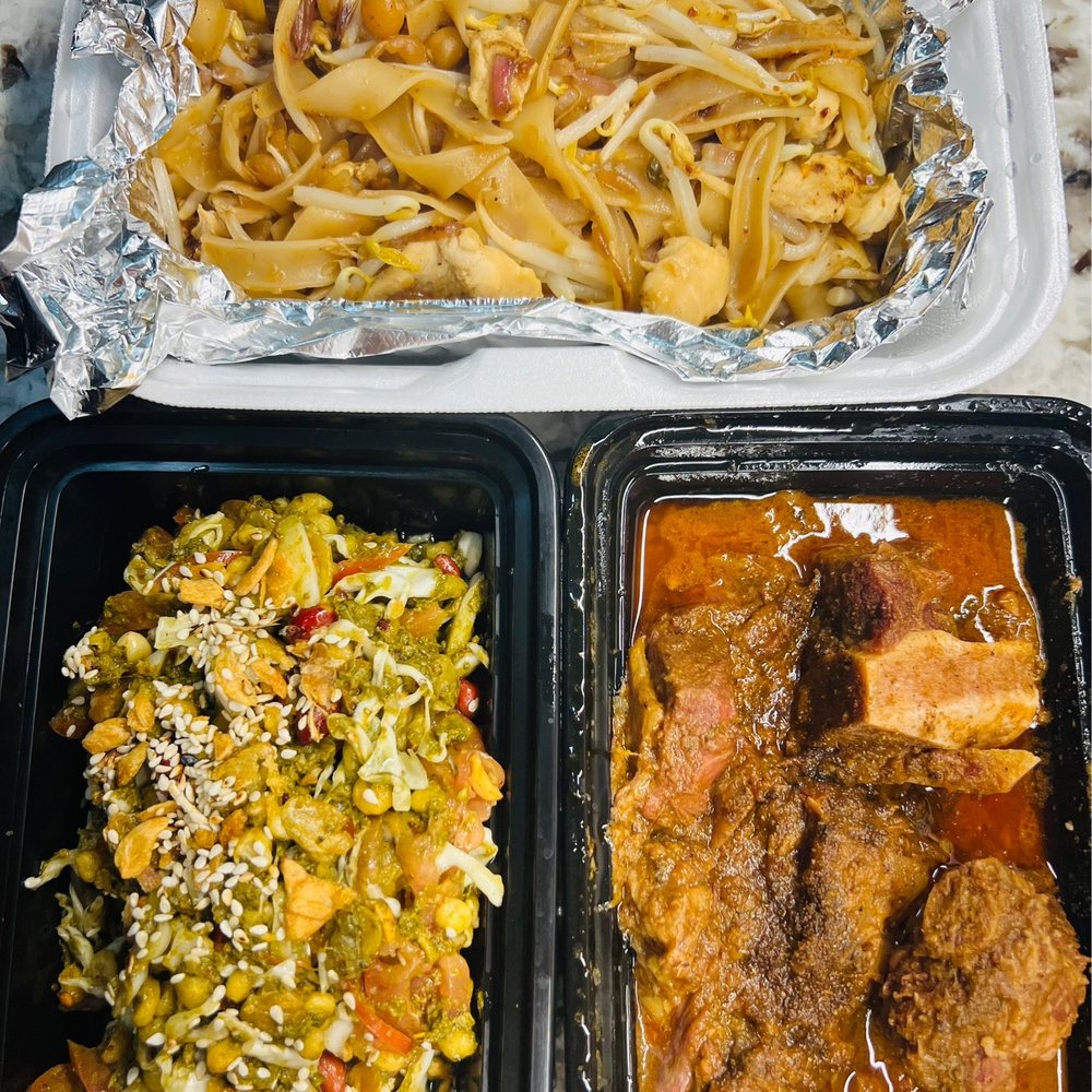 Royal Taw Win Thai & Burmese Restaurant - Burmese fried noodles, tea leaf salad, goat curry - delicious! - Burmese Near Me - Denver, Colorado Royal Taw Win Thai & Burmese Restaurant - Burmese fried noodles, tea leaf salad, goat curry - delicious! - Burmese Near Me - Denver, Colorado