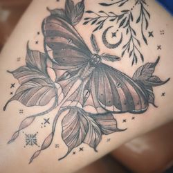 In The Raw Tattooing - Fine line, whip shading