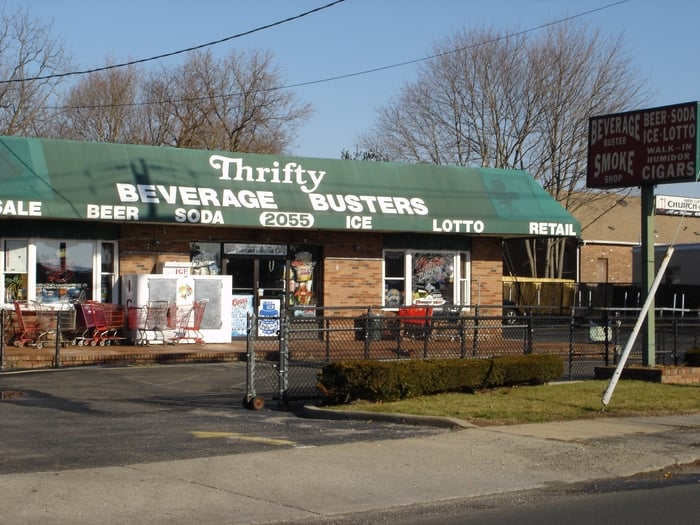 Beverage Busters Commack Logo