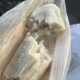 Tamal de rajas con queso Tamal de rajas con queso