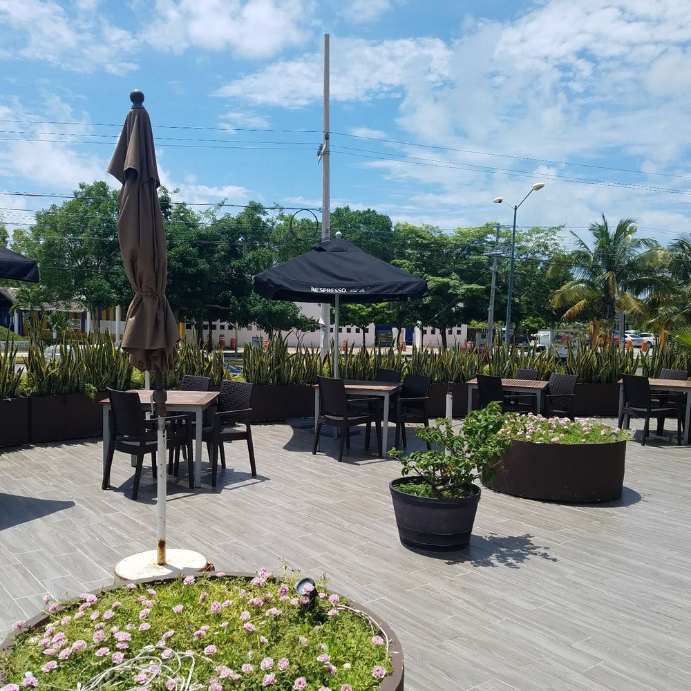 Restaurant Manyee - Outdoor seating - Breakfast & Brunch Near Me - Cancún, ROO Restaurant Manyee - Outdoor seating - Breakfast & Brunch Near Me - Cancún, ROO
