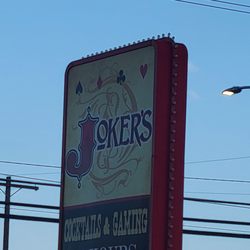 Joker's - The sign seen from the parking lot