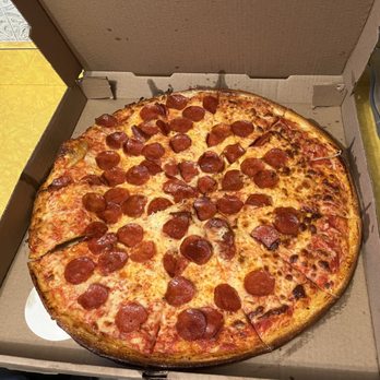 Pizzeria Napoli - Pepperoni was ok - Pizza Near Me - Asheville, North Carolina