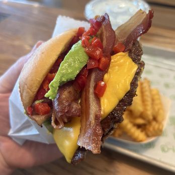 Shake Shack Torrance - Avocado Bacon Burger - Fast Food Near Me - Los Angeles, California Shake Shack Torrance - Avocado Bacon Burger - Fast Food Near Me - Los Angeles, California