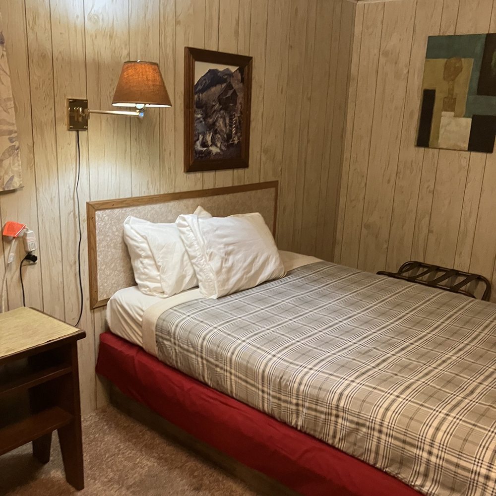 Nova Motel - My room was clean and cozy. Very welcoming! The motel kind of has a woodsy LLBean kind of feel to it! - Hotels Near Me - Ludington, Michigan Nova Motel - My room was clean and cozy. Very welcoming! The motel kind of has a woodsy LLBean kind of feel to it! - Hotels Near Me - Ludington, Michigan