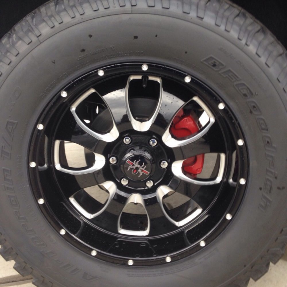 Mtn View Chevy - Close up of wheel on Silverado Black Widow - Car Dealers Near Me - Chattanooga, Tennessee Mtn View Chevy - Close up of wheel on Silverado Black Widow - Car Dealers Near Me - Chattanooga, Tennessee