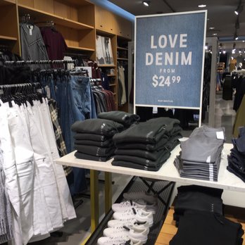 H&M - Sale - Women's Clothing Near Me - Schaumburg, Illinois H&M - Sale - Women's Clothing Near Me - Schaumburg, Illinois