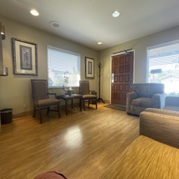 This is just a quick photo I sent my girlfriend, but super nice office! Smells great and has peaceful music as well. This is just a quick photo I sent my girlfriend, but super nice office! Smells great and has peaceful music as well.