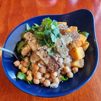 Alua's Thrive Bar - Healthy vegan options galore! - Juice Bars & Smoothies Near Me - Mount Shasta, California