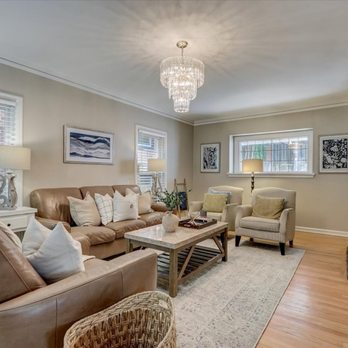 Katie Corcoran - Corcoran Realty - Example of a staged living room in Whitefish Bay - Real Estate Agents Near Me - Glendale, Wisconsin Katie Corcoran - Corcoran Realty - Example of a staged living room in Whitefish Bay - Real Estate Agents Near Me - Glendale, Wisconsin