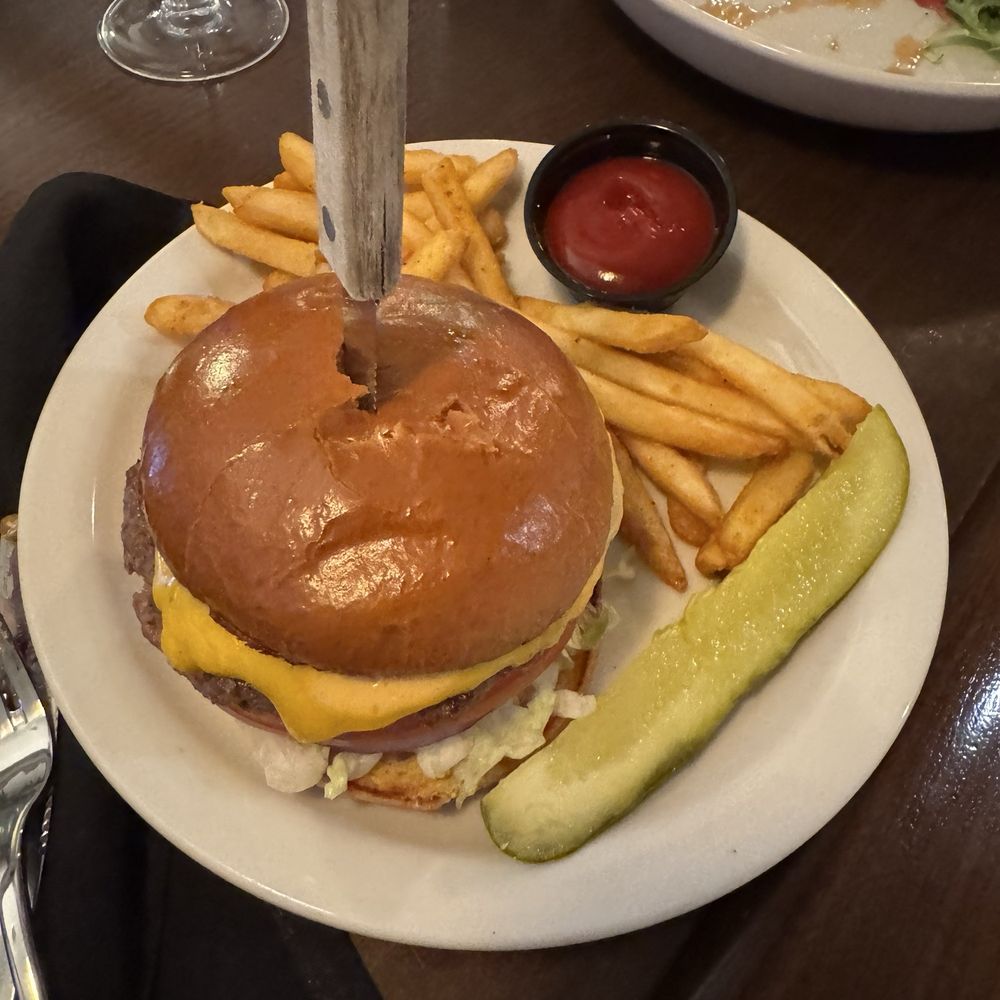 Rusk Kitchen & Bar - Classic Burger - Cocktail Bars Near Me - Cincinnati, Ohio Rusk Kitchen & Bar - Classic Burger - Cocktail Bars Near Me - Cincinnati, Ohio