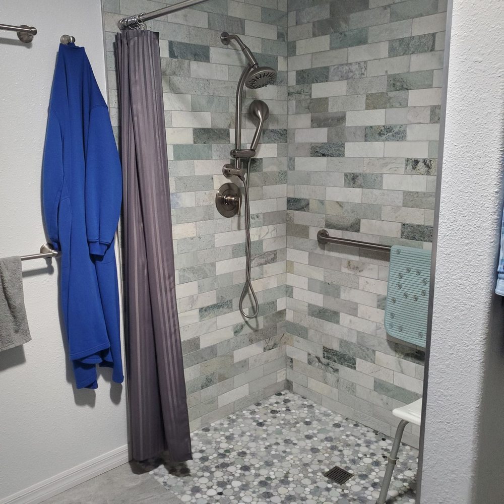 JCJ Chavez Construction - Master bathroom with roll in shower - General Contractors Near Me - Ridgecrest, California JCJ Chavez Construction - Master bathroom with roll in shower - General Contractors Near Me - Ridgecrest, California