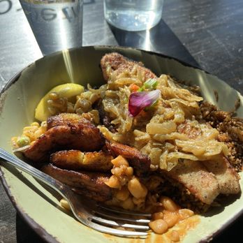 Baobab Fare - Samaki with spiced rice. - Coffee & Tea Near Me - Detroit, Michigan