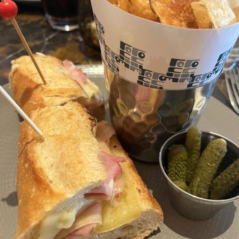 Louie Louie - New American Near Me - Philadelphia, Pennsylvania