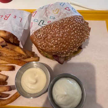 Le Burger 4304 - Delicious Texas Burger and Fries. Love the aioli!! - Beer Bar Near Me - Minneapolis, Minnesota Le Burger 4304 - Delicious Texas Burger and Fries. Love the aioli!! - Beer Bar Near Me - Minneapolis, Minnesota
