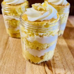 Underdog Fritter - Lemon Crumble cake Jar