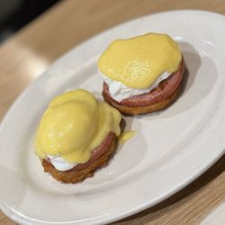 Mrs Marty's Deli - Classic Benedict