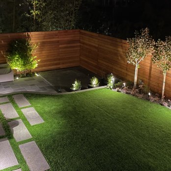 ARKLAND - a backyard with a grass lawn - Landscaping Near Me ARKLAND - a backyard with a grass lawn - Landscaping Near Me