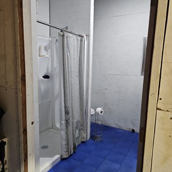 Ka Ulukoa Gym - Shower room - Gyms Near Me - Aiea, Hawaii