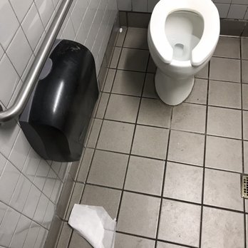 Conserv Fuel - No toilet paper, dirty floor - Gas Stations Near Me - Santa Paula, California
