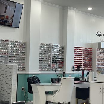 Dalux Nails and Spa - Manicure chairs - Nail Salons Near Me - Pooler, Georgia