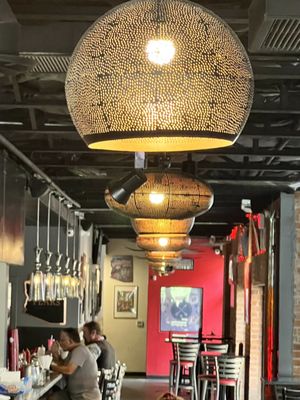 Lindy's on 4th by null
