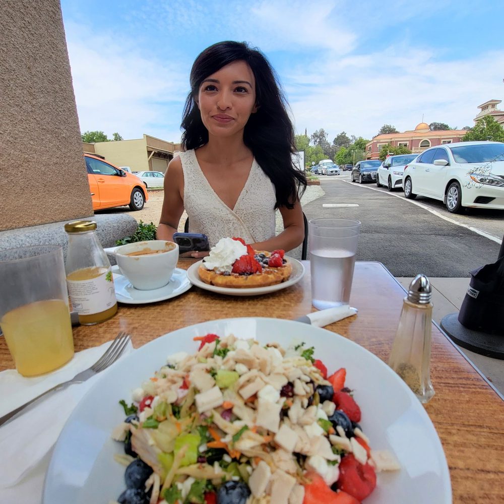 Le Coffee Shop - Salad and a view - Breakfast & Brunch Near Me - Temecula, California Le Coffee Shop - Salad and a view - Breakfast & Brunch Near Me - Temecula, California
