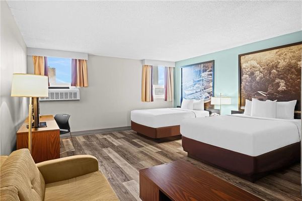 Super 8 by Wyndham Thunder Bay by null