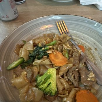 Thaiger - Pad See Ew - Thai Near Me - Glendale, California