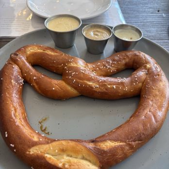 Southern Yankee Crafthouse - Slow Dough Giant Pretzel - Cocktail Bars Near Me - Houston, Texas