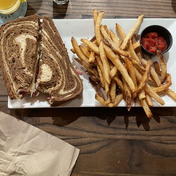 Brewer’s Cafe and Taproom - Reuben and fries - Coffee & Tea Near Me - Ithaca, New York