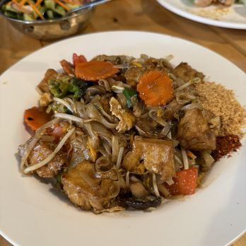 Thai Table - Pad thai - Thai Near Me - Maplewood, Missouri