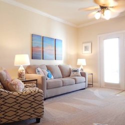 Crossings at Red Mill, The - Airy & open concept living/dining room