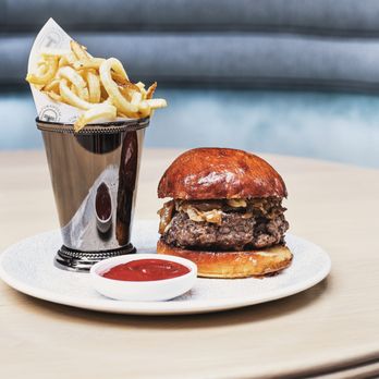 Townhouse - DRY AGED BURGER:
DAILY GRIND. AGED WHITE CHEDDAR. BOURBON ONIONS. HAND CUT FRIES - New American Near Me - Detroit, Michigan Townhouse - DRY AGED BURGER:
DAILY GRIND. AGED WHITE CHEDDAR. BOURBON ONIONS. HAND CUT FRIES - New American Near Me - Detroit, Michigan