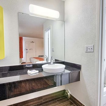 Motel 6 - bathroom - Hotels Near Me - Columbus, Ohio Motel 6 - bathroom - Hotels Near Me - Columbus, Ohio